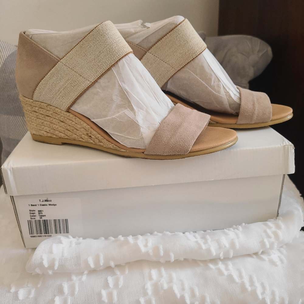 Taupe wedges